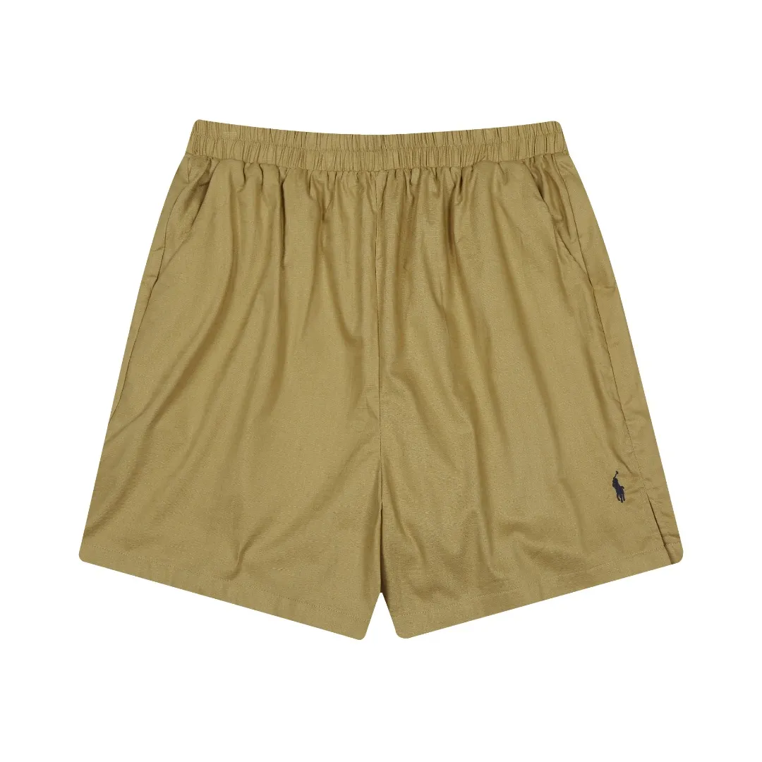 P210 White background picture [High-end quality] Style number: 25052# Color: Navy blue/off-white/light khaki/ice blue/dark khaki Size: S to XL - Ralph Lauren/Ralph Lauren 25SS Summer hot item high-quality lazy old money style linen couple style five-point shorts - originality restoration 105% cotton blended bamboo linen on the face Super soft nylon elastic in the same color ✅ - 100% restored workmanship Short five-point version, double-layered inside and outside to prevent exposure, double stitching to cover the independent waistband ✅ - Professional washing before the car, the texture of the fabric is tight and soft ✅ - RL/Ralph Lauren linen shorts are simply a summer savior. The linen material allows every pore to breathe freely, say goodbye to sticky heat. Walking on the road, the wind blows, and the heat all over the body is instantly smoothed away. The bamboo texture is natural and unique, simple and pure texture, full of laziness and old money style.